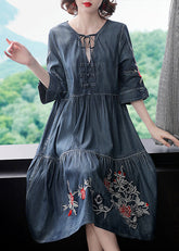 Vestido vaquero de algodón azul con cuello en V bordado y media manga para las fiestas